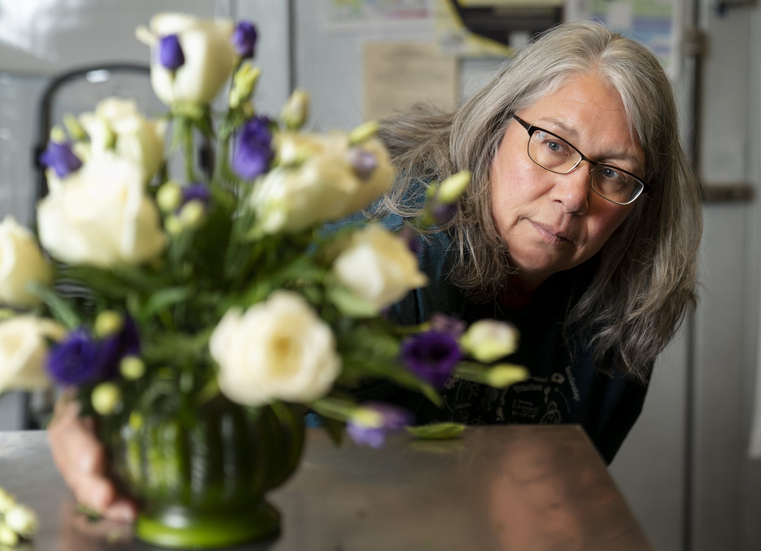 Sherie Rodekohr makes a floral arrangement.