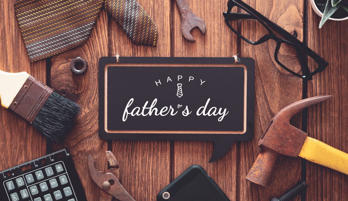 Happy,Father's,Day,Background,Concept.,Flat,Lay,Of,Construction,Handy